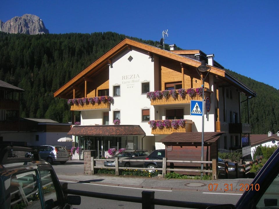 Property building, Summer, Mountain view
