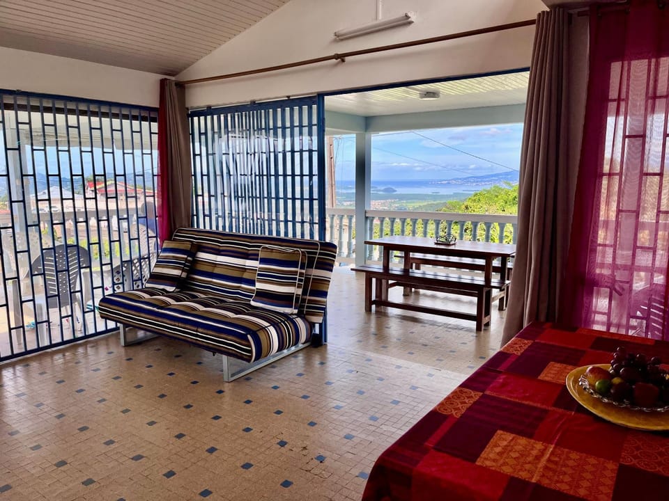 Natural landscape, Balcony/Terrace, Living room, Photo of the whole room, Seating area, Dining area, Mountain view, Sea view