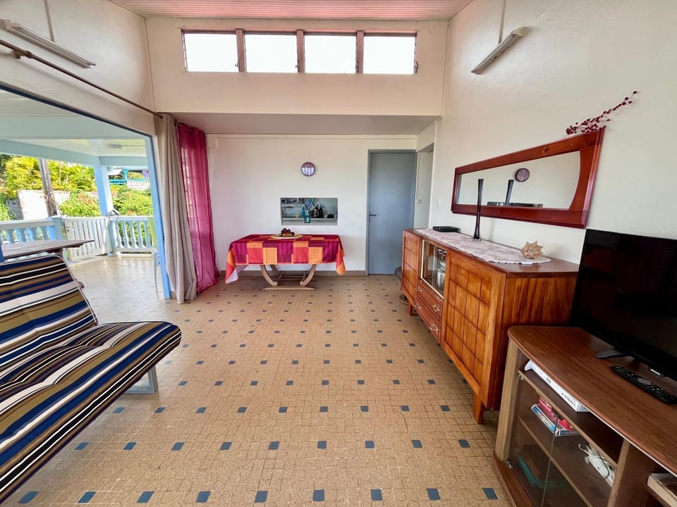 TV and multimedia, Living room, Dining area