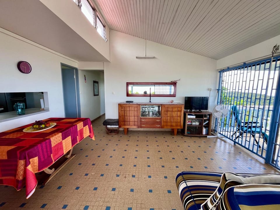TV and multimedia, Living room, Dining area
