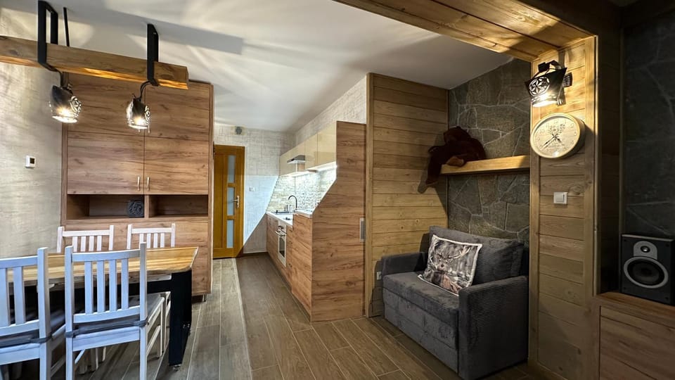 Kitchen or kitchenette, Seating area, Dining area