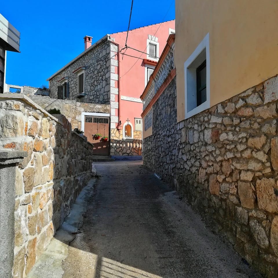 Day, Neighbourhood