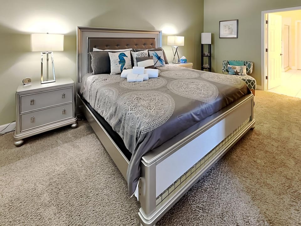 Bed, Bedroom, furniture, towels