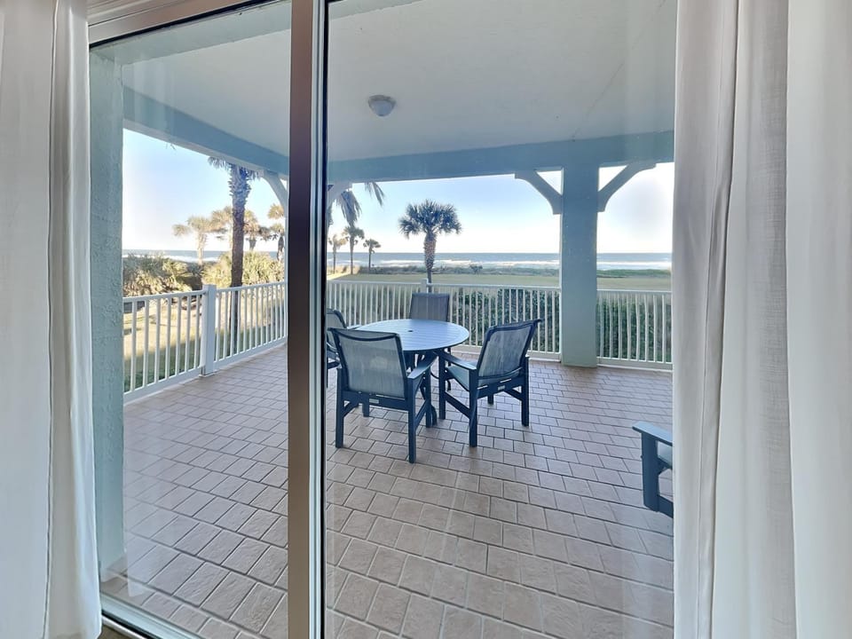 Balcony/Terrace, Seating area, Beach, Sea view