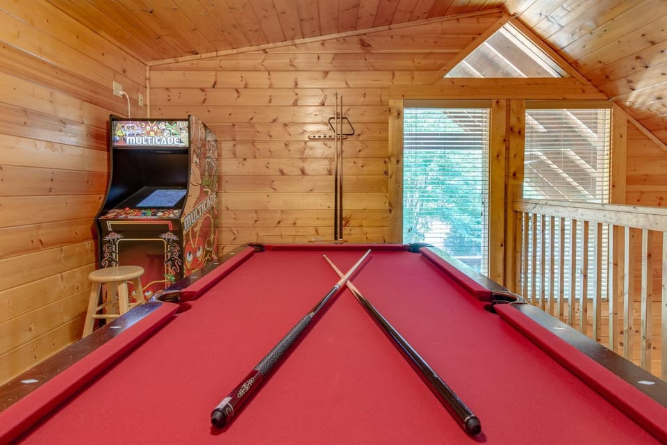 Billiard, Game Room
