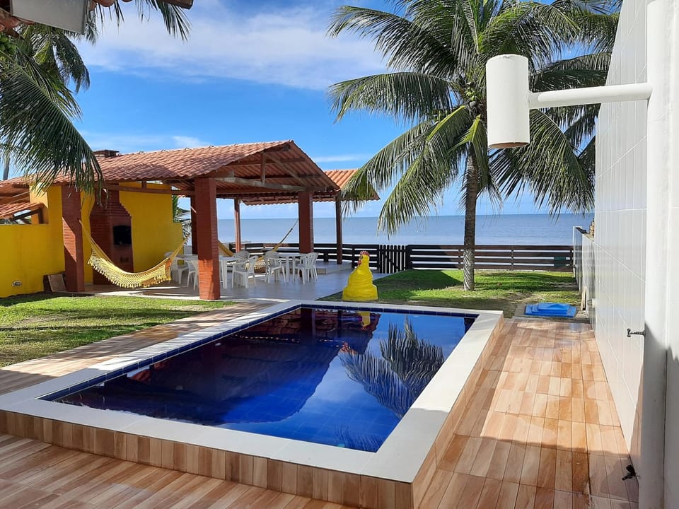 Casa à beira-mar, piscina House in Pitimbu