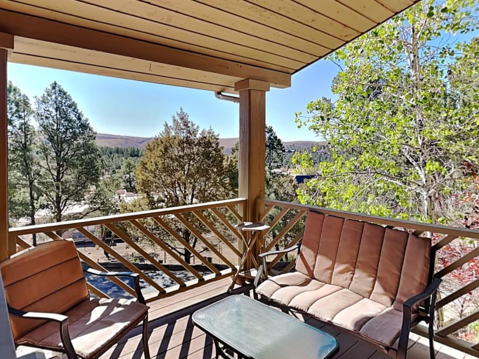 Natural landscape, Balcony/Terrace, Seating area, furniture