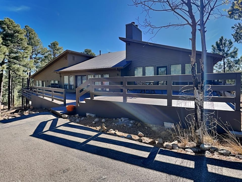 Property building, Natural landscape, Balcony/Terrace, Parking