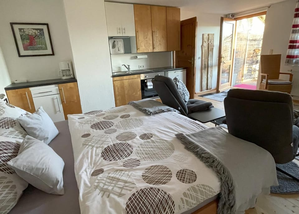 Photo of the whole room, Seating area