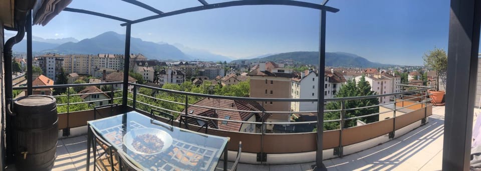 View (from property/room), Balcony/Terrace, Balcony/Terrace, City view, Mountain view