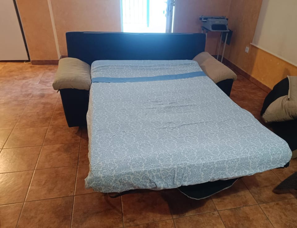 Bed, Living room