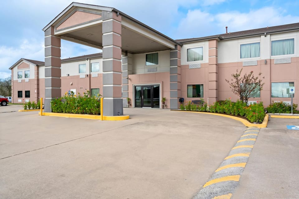 Property building, Day, Parking