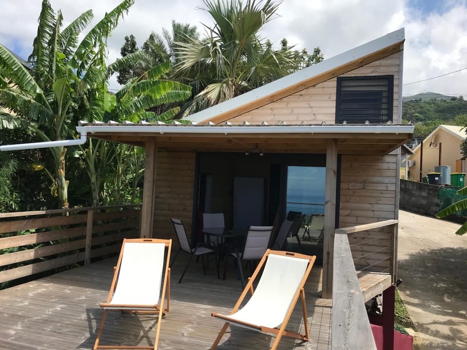 Lounge des hauts, 3 maisons à L'étang-Salé avec vue sur l'Océan indien et la forêt Nature lodge in Saint-Leu