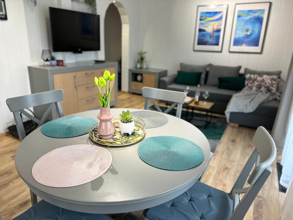 Communal lounge/ TV room, TV and multimedia, Living room, Seating area