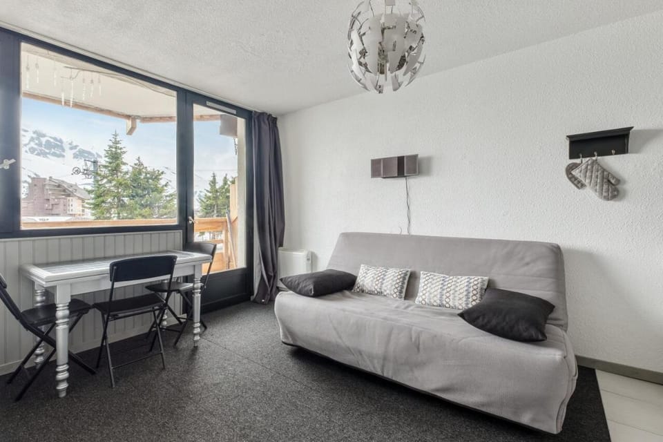 Bed, Living room, kitchen