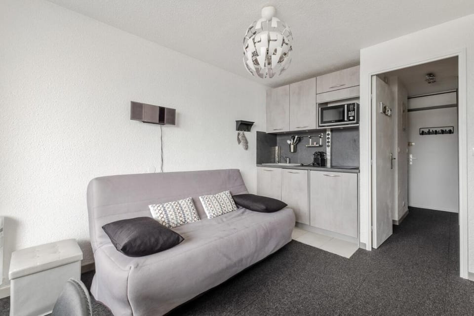 Bed, Living room, Bedroom