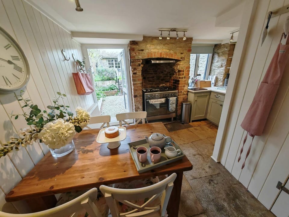 Wishbone Cottage In The Cotswolds House in Cotswold District