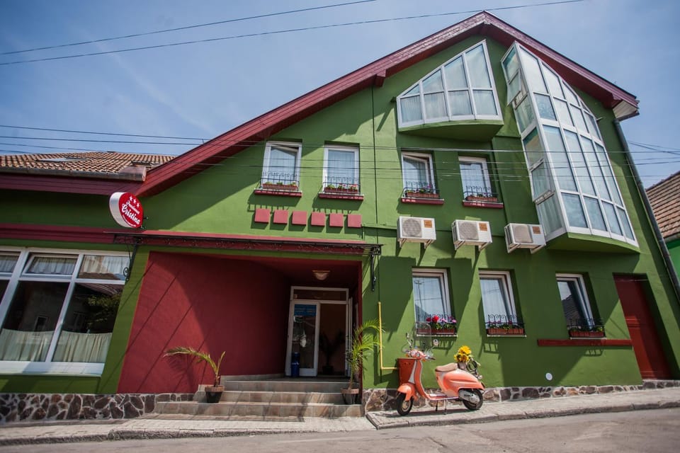 Facade/entrance