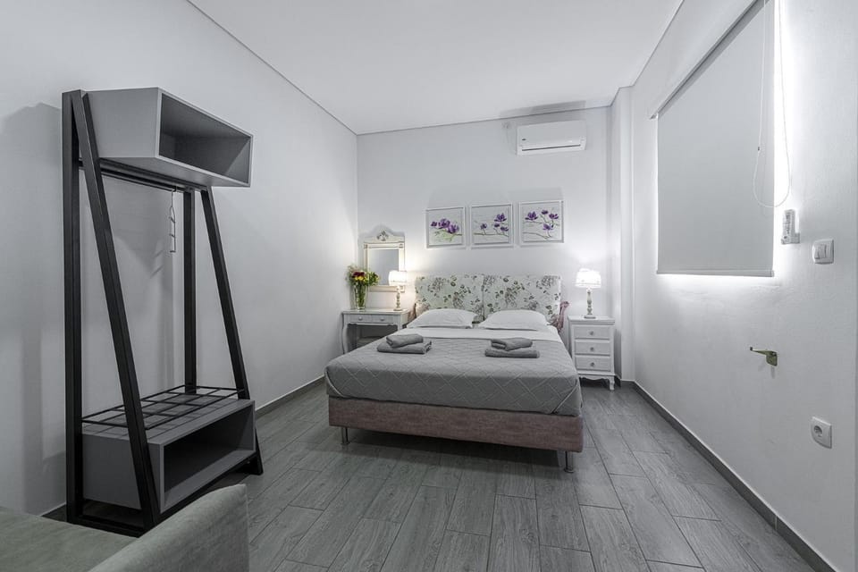 Bed, Photo of the whole room, wardrobe