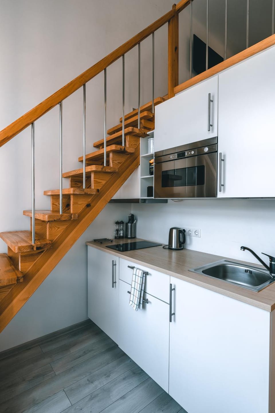 Kitchen or kitchenette, microwave, stove