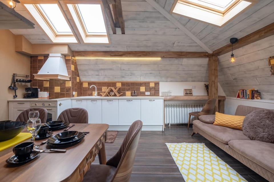 Coffee/tea facilities, Kitchen or kitchenette, Living room, Seating area, Dining area, oven