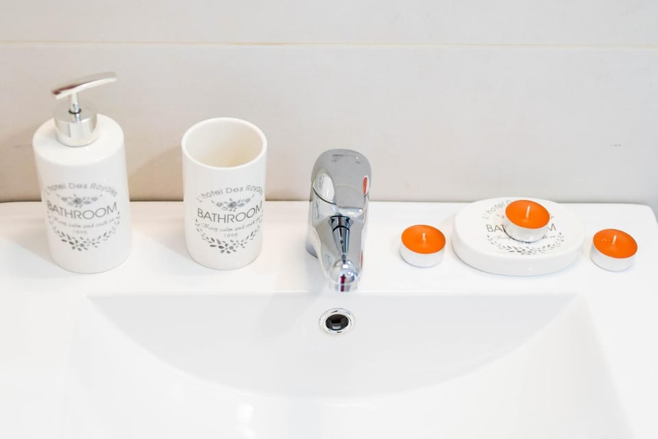 Bathroom, Decorative detail