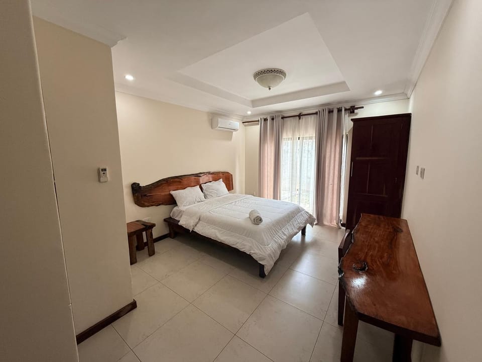 Shower, Toilet, Bed, Bathroom, Bedroom