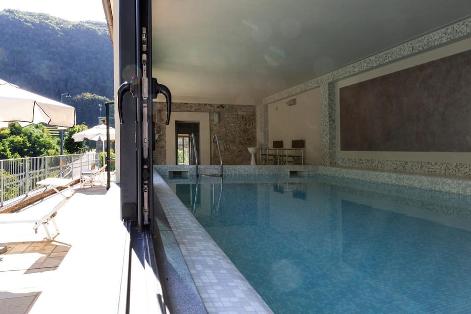 Natural landscape, Mountain view, Swimming pool, heating, sunbed