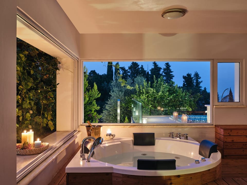Hot Tub, Massage, Sauna, Spa and wellness centre/facilities
