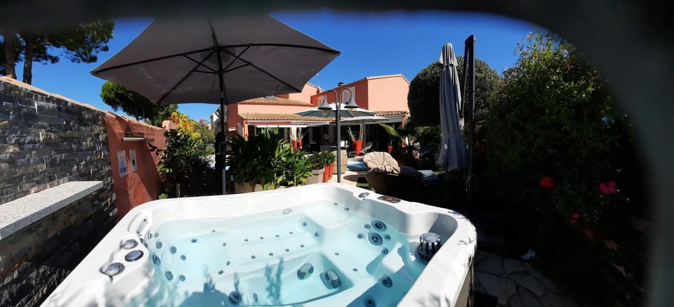 Location Chambre d'hôtes Grau du Roi Mas des Marines Piscine Adult only Bed and Breakfast in Le Grau-du-Roi