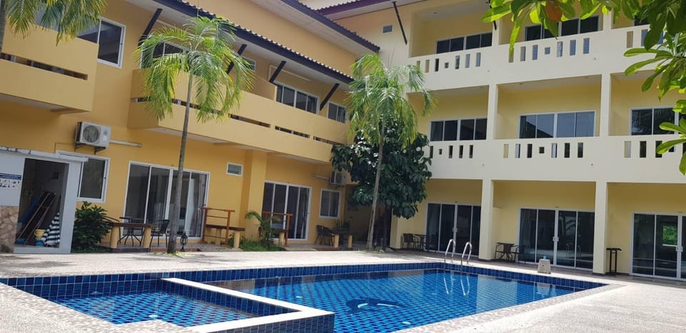 Property building, Day, Pool view, Swimming pool