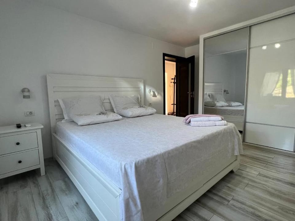 Bed, Photo of the whole room, Bedroom, towels, wardrobe