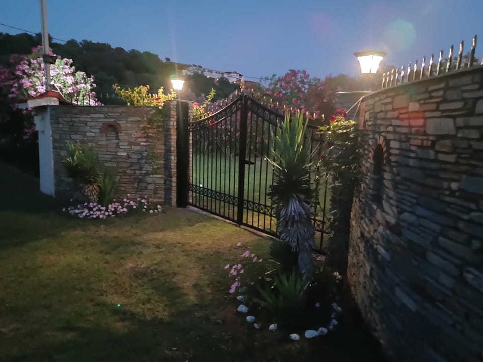 Facade/entrance, Garden view