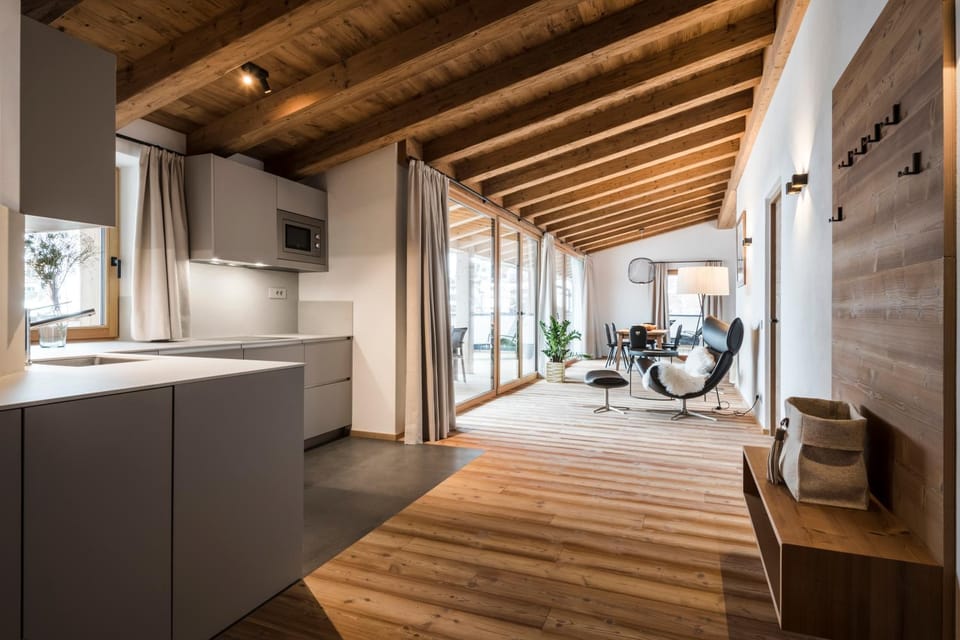 Kitchen or kitchenette, Living room, Seating area, Dining area