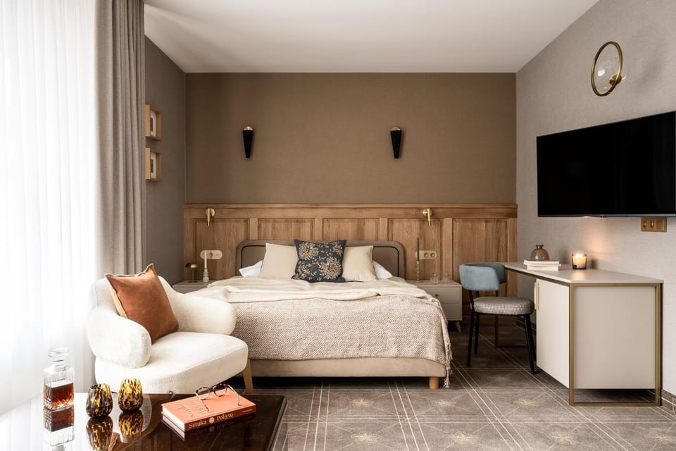 Bed, TV and multimedia, Photo of the whole room, Bedroom