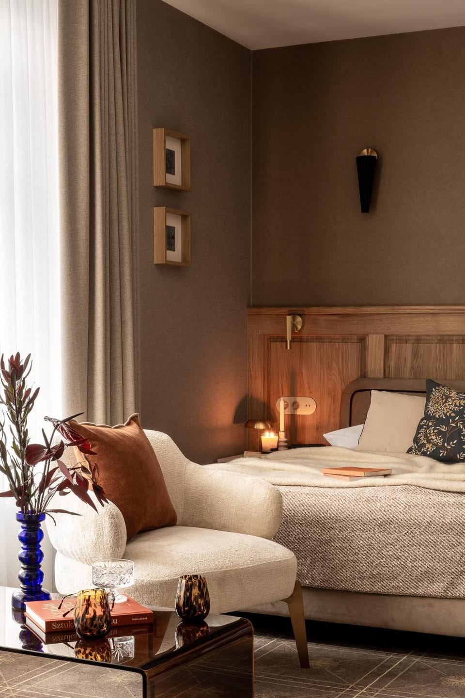 Bed, Photo of the whole room, Seating area, Bedroom