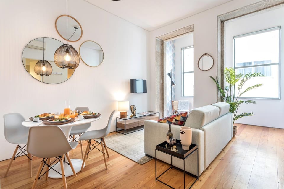 Communal lounge/ TV room, Inner courtyard view