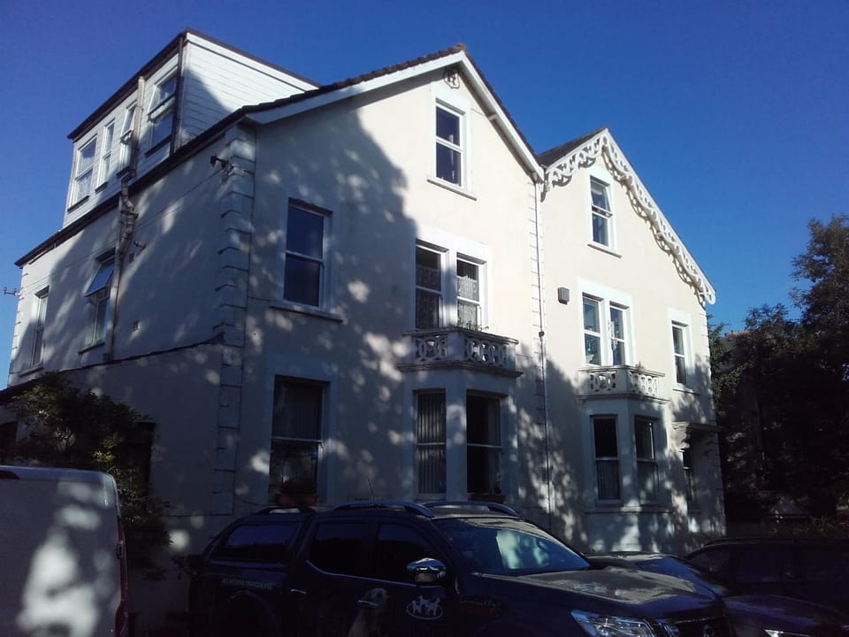 Manor Lodge Guesthouse Bed and Breakfast in Bristol