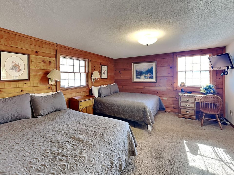 Bed, TV and multimedia, Seating area, Bedroom, furniture