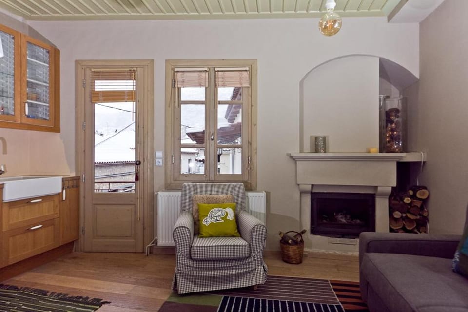 Kitchen or kitchenette, Seating area