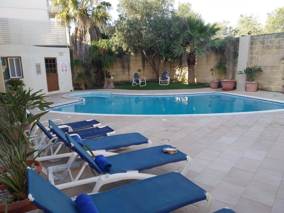 Patio, Day, Pool view, Swimming pool, sunbed