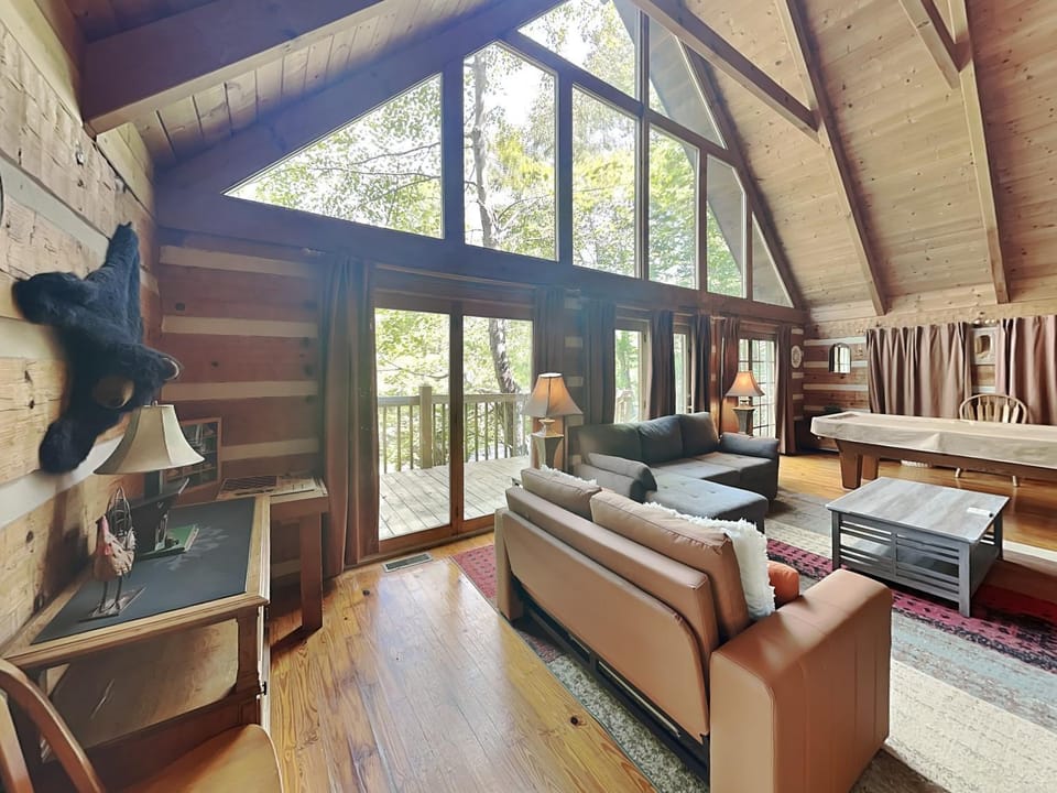 Natural landscape, TV and multimedia, Living room, Seating area, furniture