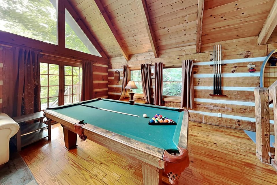 Bear Cave Haus House in Gatlinburg