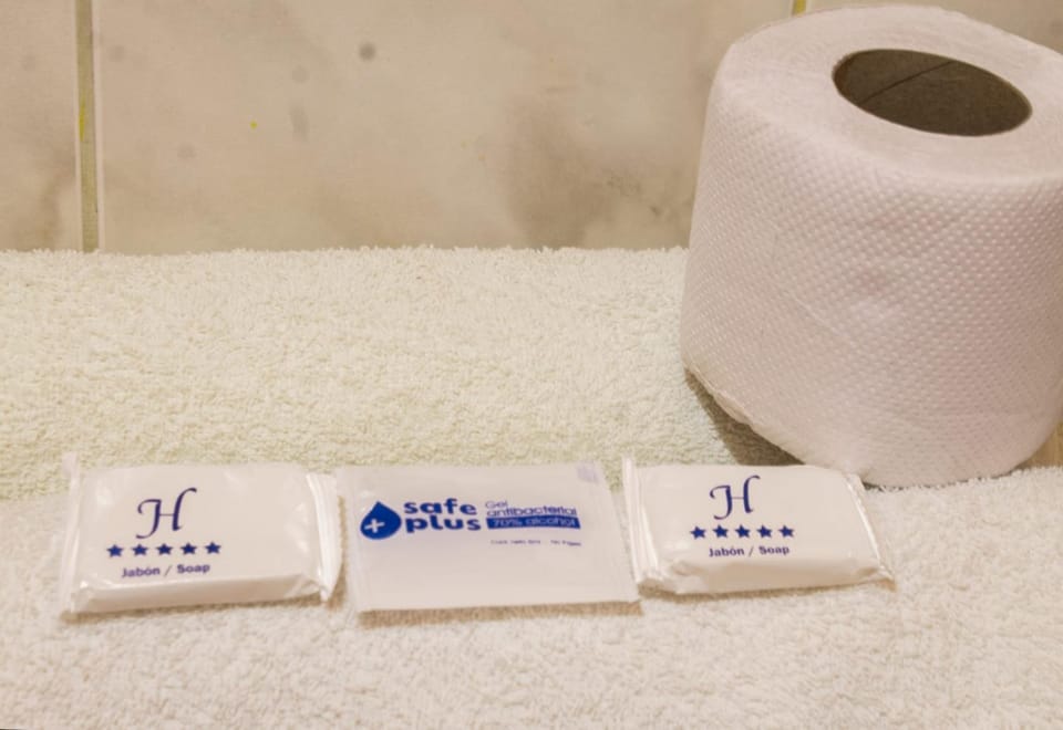 Bathroom, TV and multimedia, towels