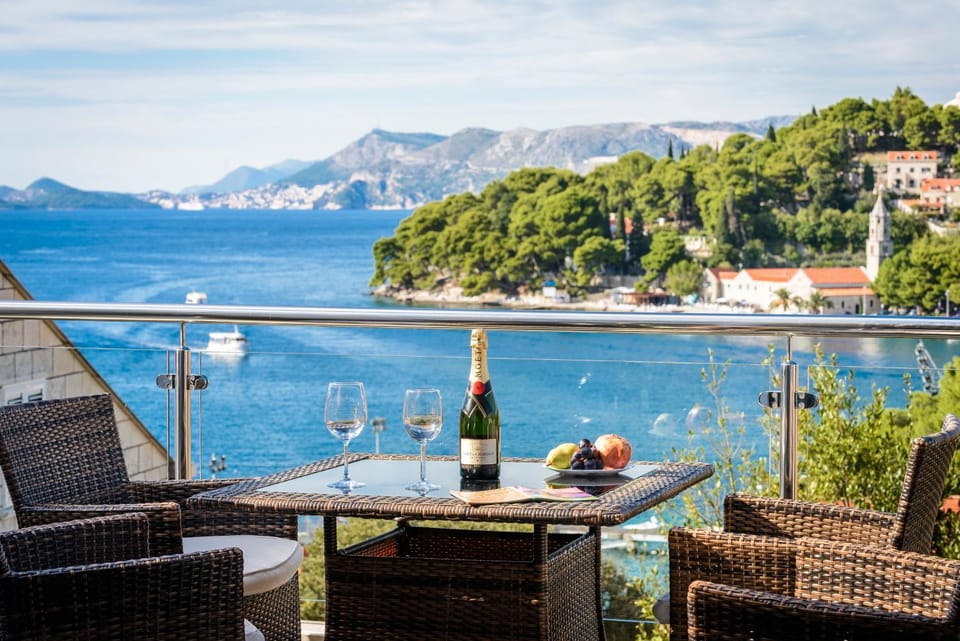 Balcony/Terrace, Seating area, City view, Sea view