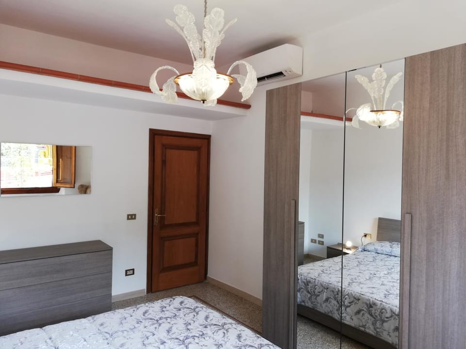 Bed, Photo of the whole room, Bedroom, wardrobe, air conditioner