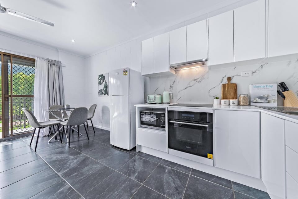 Modern Beach Front Apartment Apartment in Whitsundays