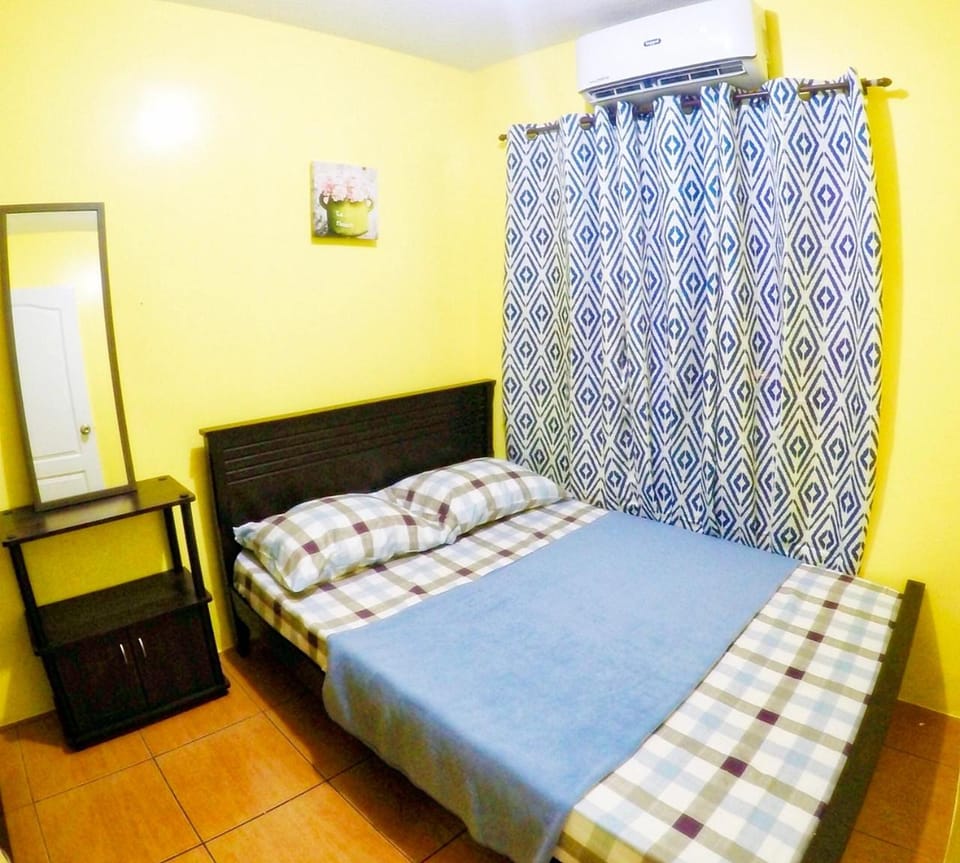 ARC 2219 Home Rentals 2BR Bed and Breakfast in Cebu City