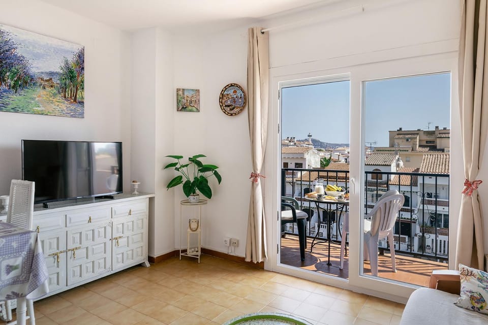 Lovely Mediterranean Penthouse in Costa Brava Apartment in Alt Empordà