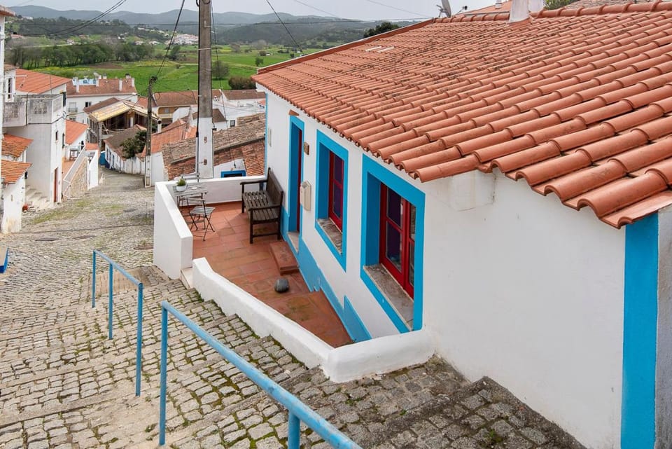 Property building, Patio, Neighbourhood, City view, Street view, Location